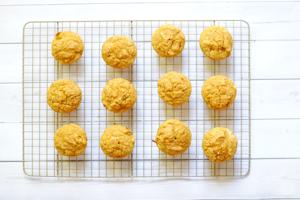 pumpkin-cornbread-muffins